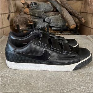 Nike mens 13 347637-005 Blazer low V black shoes